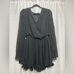 Super cute jumper! Tags still on! Perfect date night outfit with some 👠